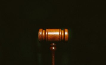 Foto di Tingey Injury Law Firm su Unsplash