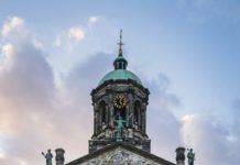 Foto di Liam McGarry su Unsplash