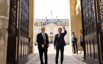 Keir Starmer, Primo ministro del Regno Unito, e Emmanuel Macron, Presidente della Repubblica francese. Number 10, CC BY 2.0 , via Wikimedia Commons