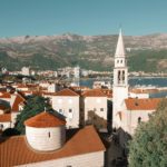Budva, Montenegro. Foto di Ender Vatan su Unsplash
