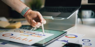 Foto di Jakub Żerdzicki su Unsplash