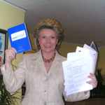 Presentazione di Europass da parte di Viviane Reding, membro della Commissione Europea, nel 2004. "Viviane Reding, membro della CE responsabile per l'istruzione e la cultura, ha tenuto una conferenza stampa su euro pass: un nuovo strumento per migliorare il riconoscimento delle qualifiche e delle competenze nel l'Europa allargata." Copyright: European Communities, 2004, Source: EC - Audiovisual Service