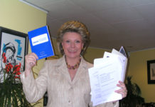 Presentazione di Europass da parte di Viviane Reding, membro della Commissione Europea, nel 2004. "Viviane Reding, membro della CE responsabile per l'istruzione e la cultura, ha tenuto una conferenza stampa su euro pass: un nuovo strumento per migliorare il riconoscimento delle qualifiche e delle competenze nel l'Europa allargata." Copyright: European Communities, 2004, Source: EC - Audiovisual Service