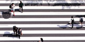 Foto di Ryoji Iwata su Unsplash