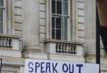 Foto di Serra Utkum İkiz su Unsplash