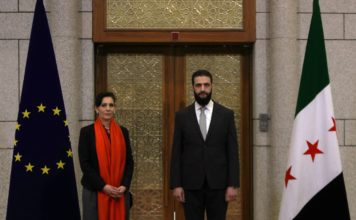 Pace e sfide difficili per la Siria di oggi Ahmad al-Shara e Hadja Lahbib (Commissario europeo per la cooperazione internazionale, gli aiuti umanitari e la risposta alle crisi) © European Union, 2025, CC BY 4.0 , via Wikimedia Commons