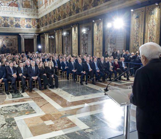 Palazzo del Quirinale, 19/12/2025 (II mandato) Il Presidente Sergio Mattarella rivolge il suo indirizzo di saluto in occasione della cerimonia per lo scambio degli auguri di fine anno con i rappresentanti delle istituzioni, delle forze politiche e della società civile