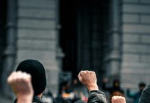 Foto di Colin Lloyd su Unsplash