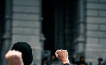 I cittadini europei chiedono la sospensione dell’accordo UE-Israele Foto di Colin Lloyd su Unsplash