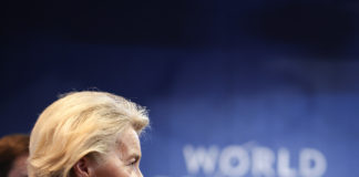 Un contrasto aspro a Davos tra Trump e Unione Europea Source EC - Audiovisual Service Cooperators Producer : CE - Service audiovisuel Photographer : Dati Bendo Copyright European Union, 2026