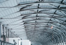 Chi entra, chi esce e chi resta: dati Eurostat 2024-2025 sulla migrazione UE Foto di Jue Huang su Unsplash