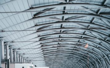 Chi entra, chi esce e chi resta: dati Eurostat 2024-2025 sulla migrazione UE Foto di Jue Huang su Unsplash