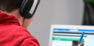 In Europa cresce la popolarità dell’apprendimento online Foto di Compare Fibre su Unsplash