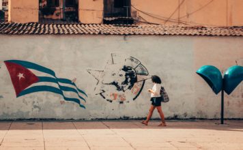 E ora Trump guarda e minaccia Cuba Foto di Dennis Schmidt su Unsplash