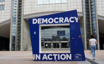 Nasce il Centro Europeo per la Resilienza Democratica: un nuovo scudo contro la disinformazione Foto di Francesco Tarini su Unsplash