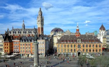 Velvet, CC BY-SA 3.0, via Wikimedia Commons