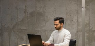 Via libera definitivo del Consiglio al nuovo Bacino di Talenti dell’UE per lavoratori di Paesi terzi Foto di Mina Rad su Unsplash