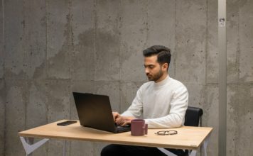 Foto di Mina Rad su Unsplash