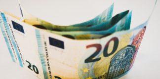 Foto di Paul-Christian M su Unsplash