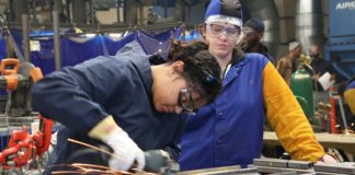 Istruzione e formazione professionale: un nuovo modo per acquisire competenze lavorative molto richieste Foto di PTTI EDU su Unsplash