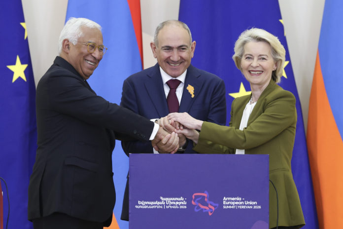 https://newsroom.consilium.europa.eu/permalink/p224832. From left to right: António COSTA (President of the European Council), Nikol PASHINYAN (Prime Minister of Armenia), Ursula VON DER LEYEN (President of the European Commission) Copyright: European Union