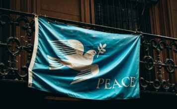 Foto di Jon Tyson su Unsplash