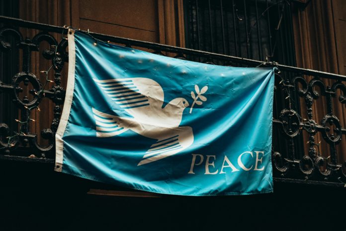 Foto di Jon Tyson su Unsplash