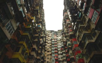 La Commissione propone una nuova strategia per affrontare la povertà e la crisi abitativa Foto di raghul ayyasamy su Unsplash