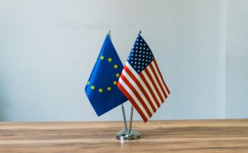 Accordo UE-USA: raggiunto il consenso politico sull’abbattimento dei dazi Foto di Zulfugar Karimov su Unsplash