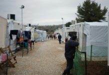 Accordo in Europa sulle nuove regole per i rimpatri dei migranti Foto di Julie Ricard su Unsplash