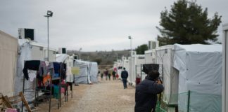 Accordo in Europa sulle nuove regole per i rimpatri dei migranti Foto di Julie Ricard su Unsplash