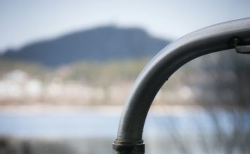 Tecnologie e IA contro gli sprechi: Bruxelles lancia il piano per la digitalizzazione del settore idrico europeo Per far fronte a questa nuova prova, la Commissione europea lo scorso 27 maggio ha avviato una consultazione pubblica per definire il nuovo piano d'azione sulla digitalizzazione del settore idrico a livello europeo.