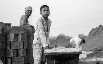 12 giugno, Giornata mondiale contro il lavoro minorile: i progressi non bastano, servono nuove azioni Foto di Vikram Aditya su Unsplash