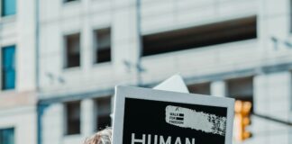 Giornata Mondiale contro la tratta di esseri umani Foto di Hermes Rivera su Unsplash