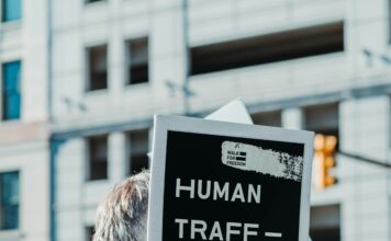 Giornata Mondiale contro la tratta di esseri umani Foto di Hermes Rivera su Unsplash
