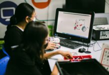 Eurostat: aumentano le competenze digitali dei giovani europei Foto di Jonathan Castañeda su Unsplash
