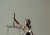 L’UE rilancia la difesa della giustizia penale internazionale Foto di Tingey Injury Law Firm su Unsplash