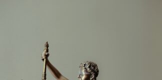 L’UE rilancia la difesa della giustizia penale internazionale Foto di Tingey Injury Law Firm su Unsplash
