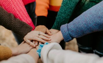 12 Agosto: Giornata internazionale della gioventù Foto di Hannah Busing su Unsplash