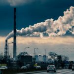Emissioni di gas serra nell’UE: +0,3% nel primo trimestre del 2026 Foto di Jacek Dylag su Unsplash