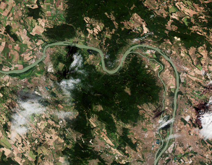 Contains modified Copernicus Sentinel data 2025/26, CC BY-SA 3.0 IGO, via Wikimedia Commons