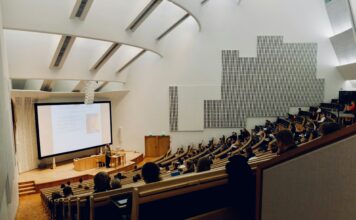 L’OSCE presenta i risultati del rapporto PISA 2025 Foto di Dom Fou su Unsplash