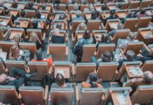 Non si finisce mai di imparare: l’educazione permanente come politica prioritaria Foto di Mikael Kristenson su Unsplash
