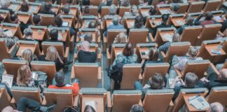 Non si finisce mai di imparare: l’educazione permanente come politica prioritaria Foto di Mikael Kristenson su Unsplash