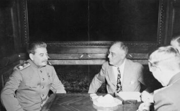 Conferenza di Yalta War Office official photographer, Public domain, via Wikimedia Commons