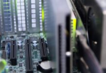 Data center, arriva il sistema di valutazione europeo per misurarne consumi e sostenibilità Foto di Mark Zeller su Unsplash